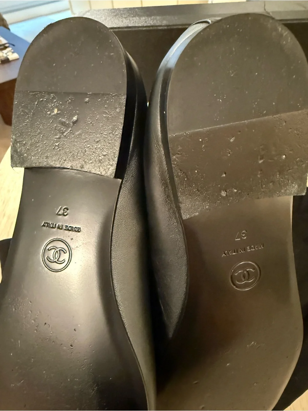 CHANEL Black Leather Cap-Toe Bow Ballet Flats